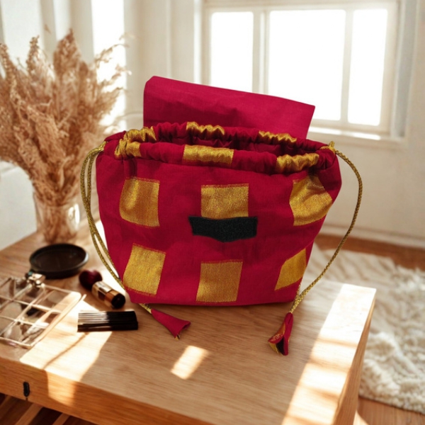 Makeup Pouch Red and Gold